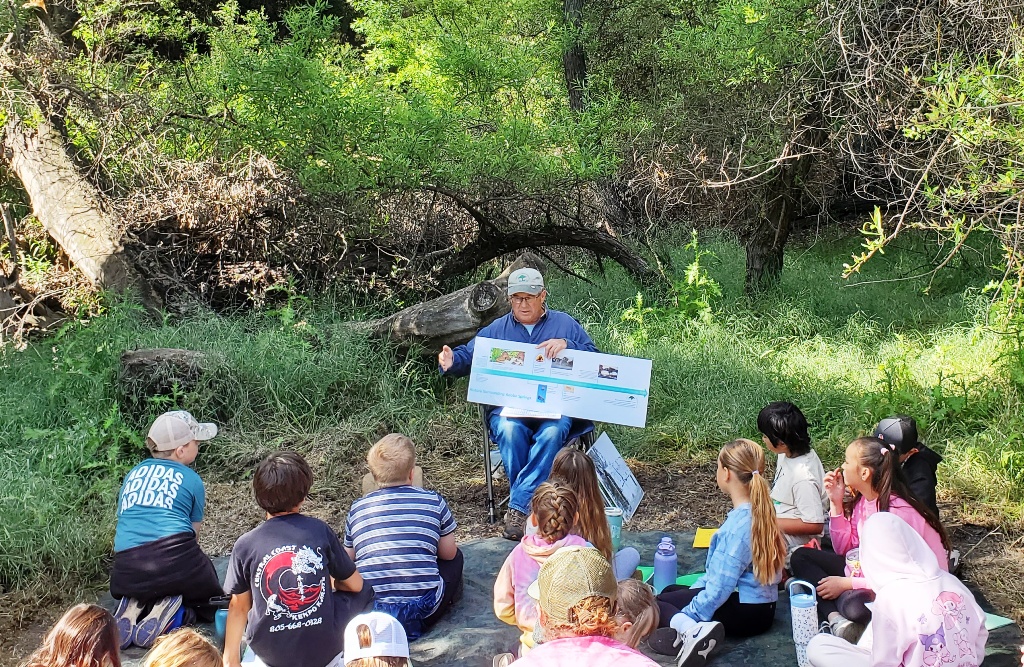 Estrada Adobe Station